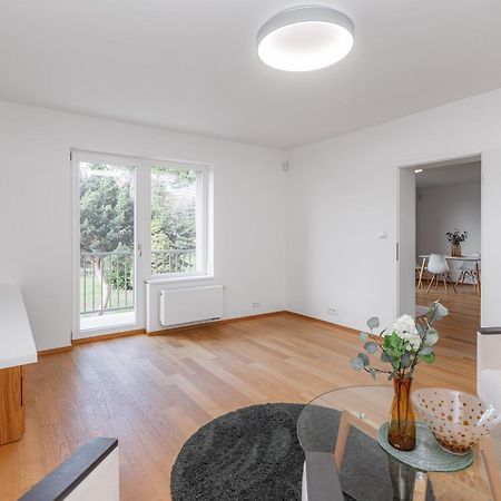 Luxury&Spacious 140M2 Two Floor Rooftop Apartment Praha Eksteriør bilde